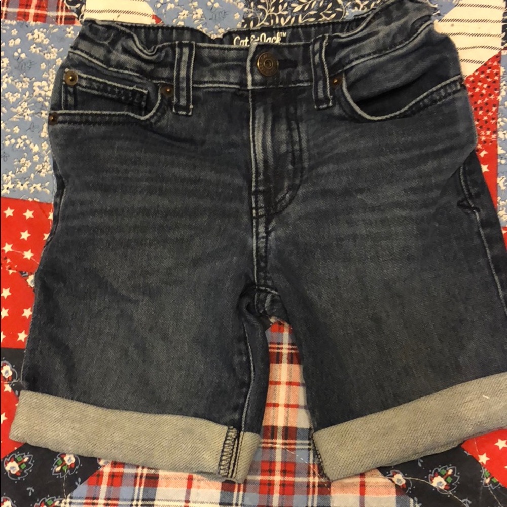 Boys size 6 Capris